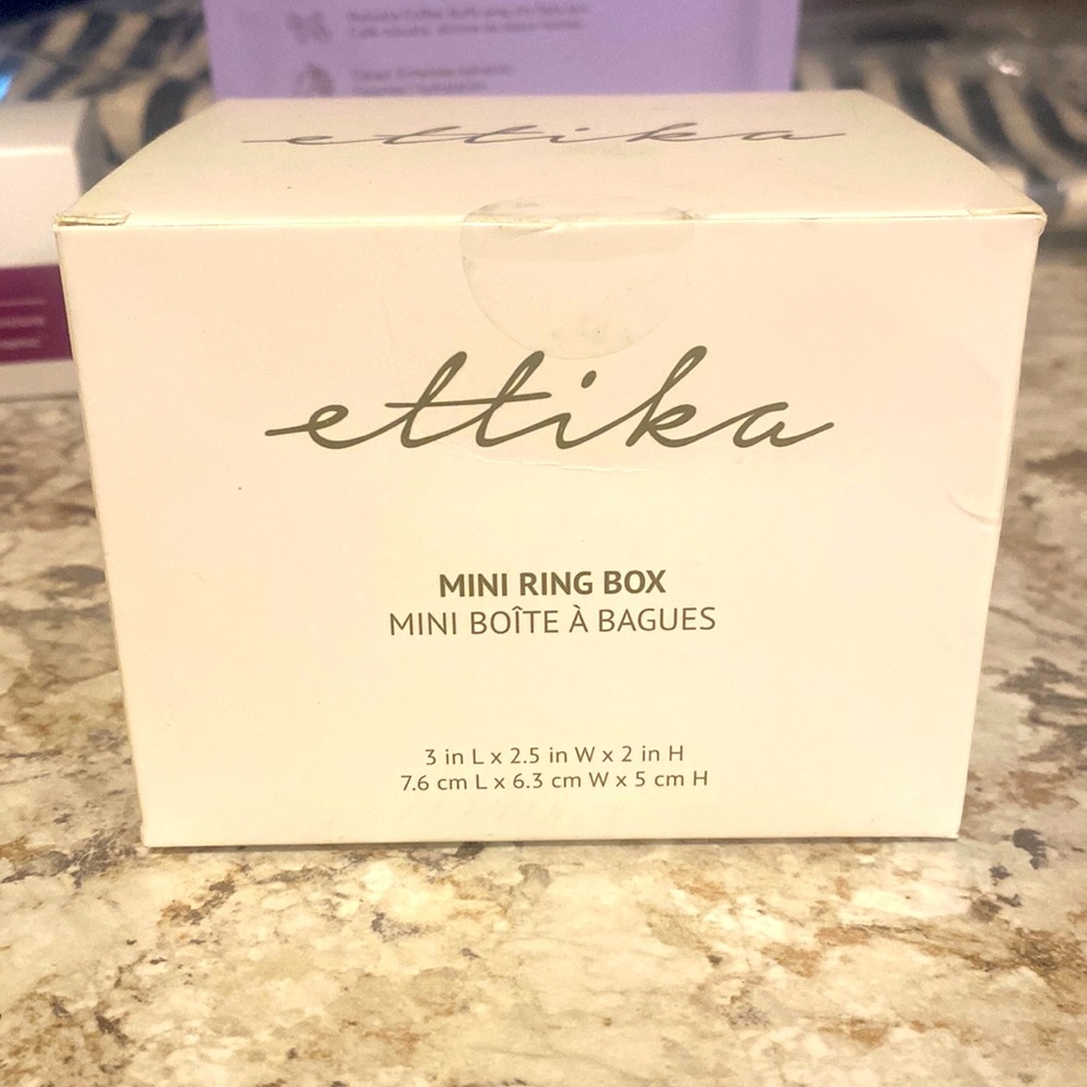 Ethika mini ring box